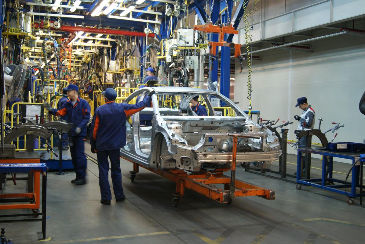 С 13 апреля возобновят работу российские автозаводы